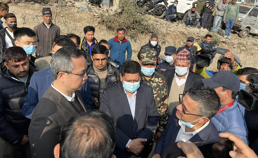 चक्रपथ सडक विस्तार ढिलाइ : चिनियाँ राजदूतसहित निरीक्षणमा पुगे उपप्रधानमन्त्री श्रेष्ठ