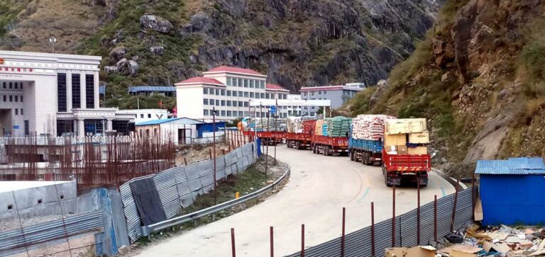 रसुवागढी-केरुङ राजमार्गबाट आयात सुरु, ४९ वटा नेपाली कन्टेनर चीनतर्फ गए