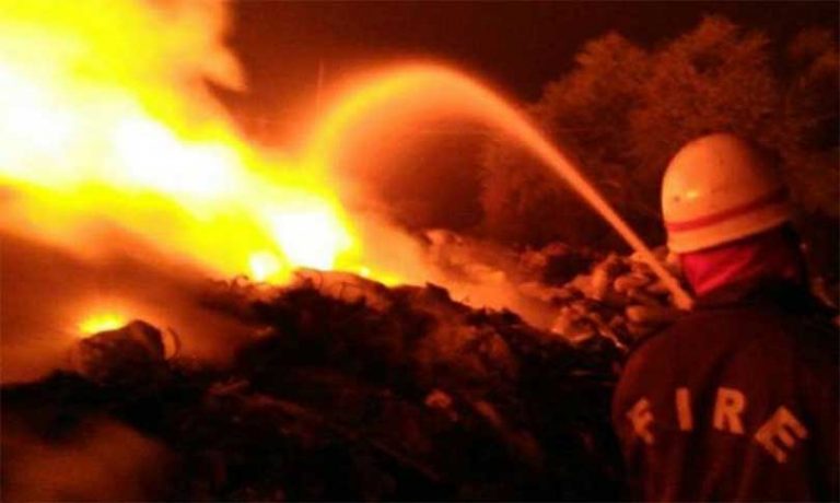 काठमाडौंको सतुङ्गलमा रहेको कपडा गोदाममा आज बिहान आगलागी